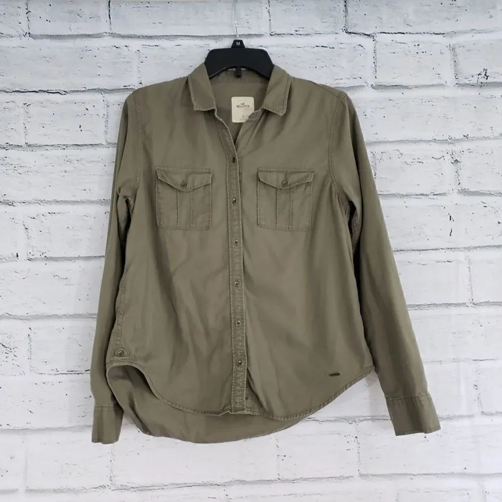 Hollister Green Size Small Long Sleeve Collared Military Olive Button Up Shirt